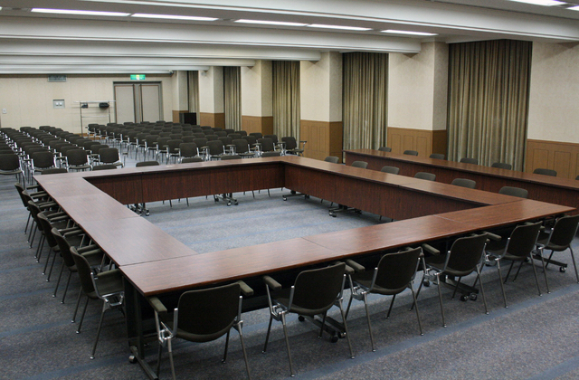 中央防災会議の専門調査会が開かれた会議室。事務局案の「線引き」が、専門家たちの動揺を招いた＝東京都千代田区平河町２、全国都市会館
