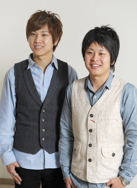 「１人では何もできない。震災でそのことを知った」と話す石田勇己さん（右）と岡田正紀さん＝神戸新聞社（撮影・田中靖浩）