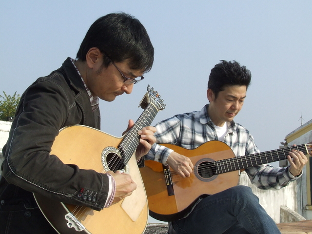 「詩と朗読と音楽の夕べ」に出演するマリオネットの湯浅隆さん（左）と吉田剛士さん