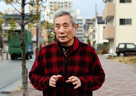 備えの大切さを訴える崔敏夫さん＝神戸市須磨区千歳町（撮影・峰大二郎）