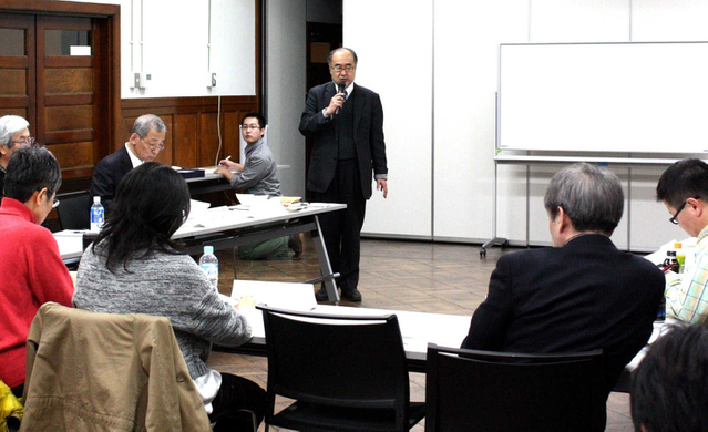 「福島の復興と神戸の復興」をテーマに討論する参加者たち＝神戸市中央区、デザイン・クリエイティブセンター神戸（ＫＩＩＴＯ＝きいと）