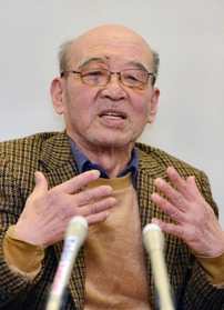 「慰霊碑に込められた思いを伝えたい」と話す上西勇さん＝７日午後、神戸市役所（撮影・宮路博志）
