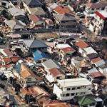 多くの建物が壊滅状態の芦屋市津知町＝１９９５年１月１８日