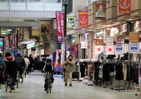 街区完成から１０年を前に〝再生〟への挑戦が始まった新長田駅南再開発第１地区＝神戸市長田区（撮影・吉田敦史）
