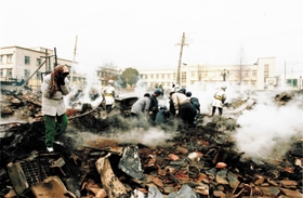 阪神・淡路大震災直後の須磨区千歳町。火災で焼け野原になった＝１９９５年１月１８日