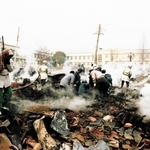 阪神・淡路大震災直後の須磨区千歳町。火災で焼け野原になった＝１９９５年１月１８日