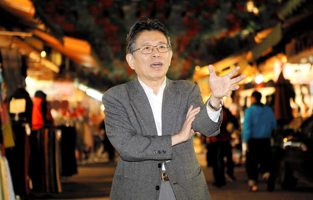 阪神・淡路大震災と台湾中部大地震の復興をつぶさに見てきた陳亮全さん。今も講演などで日本を訪れることが多い＝台北市