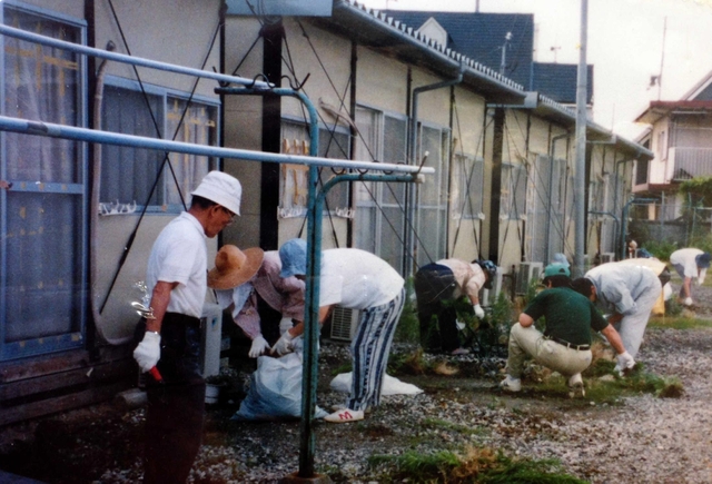 中学生も参加した「だんらん・あったか訪問」。定期的に見守ることが高齢者の体調などの微妙な変化に気づく一歩という＝西明石南町１