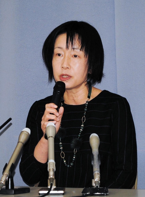 １７日の追悼式典を前に会見で心境を述べる小河昌江さん＝兵庫県庁