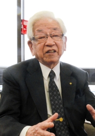 新野幸次郎氏