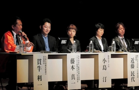 東日本大震災の被災地での活動から得た経験や思いを語り合ったパネリスト＝神戸市中央区港島中町６