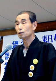 震災２０年メモリアル集会で講演する福島県楢葉町にある宝鏡寺の住職早川篤雄さん（７５）＝神戸市中央区、市勤労会館