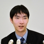 人と人とのつながりの大切さなどを訴えたいという新成人代表の小川和昭さん＝神戸市役所