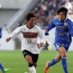 小川慶治朗（左）と中村俊輔