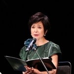 二つの震災を題材にした詩を朗読する竹下景子さん＝兵庫県立芸術文化センター