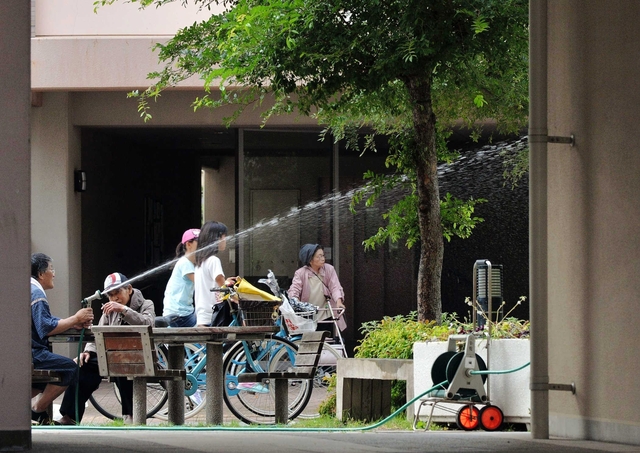 新たな世代の入居を促す取り組みが模索されるＨＡＴ神戸脇の浜団地＝神戸市中央区脇浜海岸通３（撮影・中西幸大）