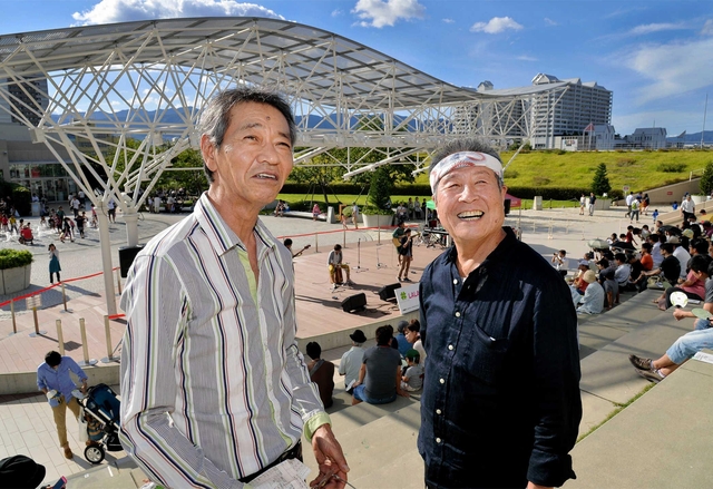 西北活性化協議会の松山享さん（左）と矢田貝充彦さん。にしきた音楽祭を盛り上げた＝西宮市高松町（撮影・笠原次郎）