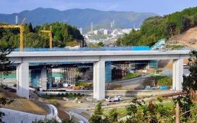 建設工事が進む新名神高速道路＝兵庫県猪名川町広根（撮影・笠原次郎）
