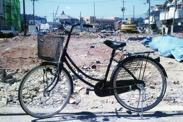 被災地では自転車が役立った＝神戸市長田区（撮影・安水稔和さん）