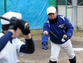 「これからの１０年が楽しみ」という植田茂樹監督。今も昔も選手への愛情は変わらない＝尼崎市武庫之荘８、武庫荘総合高（撮影・辰巳直之）