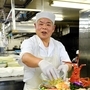 老舗中華料理店「第一樓」で副料理長を務める須崎昭夫さん。家族がいて、仕事ができる日常を大事にしている＝神戸市中央区江戸町（撮影・後藤亮平）