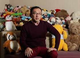 「これからも遺児たちの生きる姿を見ていきたい」と語る八木俊介さん＝神戸市東灘区本庄町１、神戸レインボーハウス