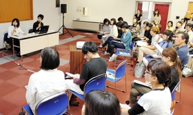文化的な側面から震災について語り合ったリレートーク＝明石市立文化博物館