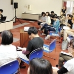 文化的な側面から震災について語り合ったリレートーク＝明石市立文化博物館