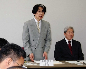 避難所船構想を説明する兵庫県医師会の川島龍一会長＝神戸市灘区岩屋中町４