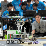 被災地に見立てた会場でロボットでの救助技術を競った＝神戸サンボーホール