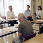 来年度に入居期限を迎える住民を対象に、兵庫県が開いた説明会＝新長田駅前団地