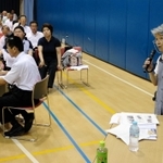 生前の黒田裕子さんについて講演する宇都幸子さん（右）＝東京都港区新橋６、福祉プラザさくら川