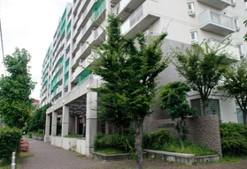 兵庫県内では最も早い９月末に返還期限が来る「シティハイツ西宮北口」＝西宮市青木町