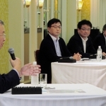 国難災害にどう立ち向かうか。意見を交わすパネリスト＝神戸市中央区、ポートピアホテル