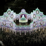 夜の東遊園地を彩る「スパッリエーラ」＝４日午後６時２分、神戸市中央区（撮影・三浦拓也）