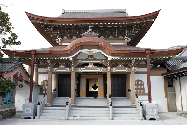２１年ぶりに再建された海泉寺の本堂＝神戸市長田区駒ケ林町３（撮影・小林良多）