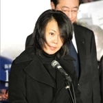 遺族代表として思いを語る山本広美さん＝１７日午前５時５９分、神戸市中央区の東遊園地（撮影・宮路博志）
