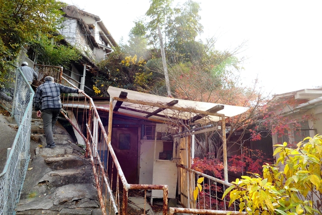 空き家率が３割を超える高取山町。各地で空き家が増え、防災や防犯面での不安が高まっている＝神戸市長田区高取山町１