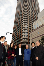 災害時の共助の仕組みづくりを進める「パークシティー武蔵小杉　ザ・グランドウイングタワー」の住民＝川崎市中原区