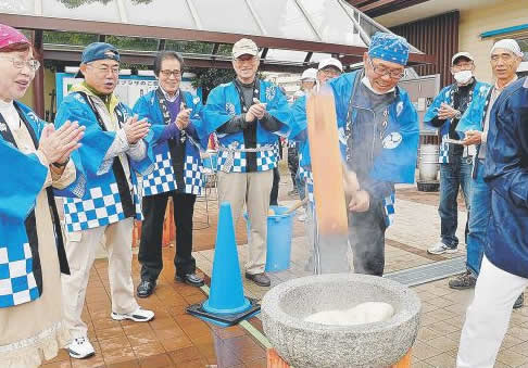 共助の再構築へ、顔の見える地域づくりに取り組む狩場台地区の防災福祉コミュニティのメンバー＝神戸市西区狩場台３（撮影・後藤亮平）