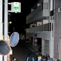 夜間の避難訓練で、誘導灯を目印に避難場所を目指す福良地区の住民＝２０１５年１１月２２日、南あわじ市福良乙（撮影・後藤亮平）