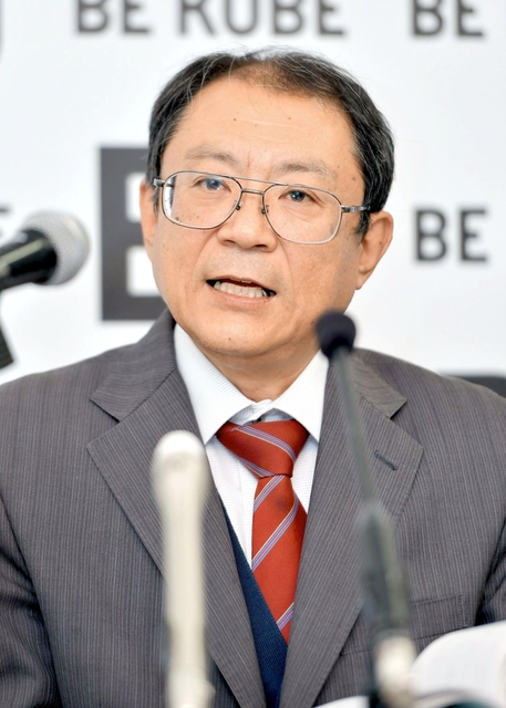 阪神・淡路大震災で亡くなった妻への思いを語る大鳥居慎司さん（撮影・笠原次郎）＝７日午後、神戸市役所