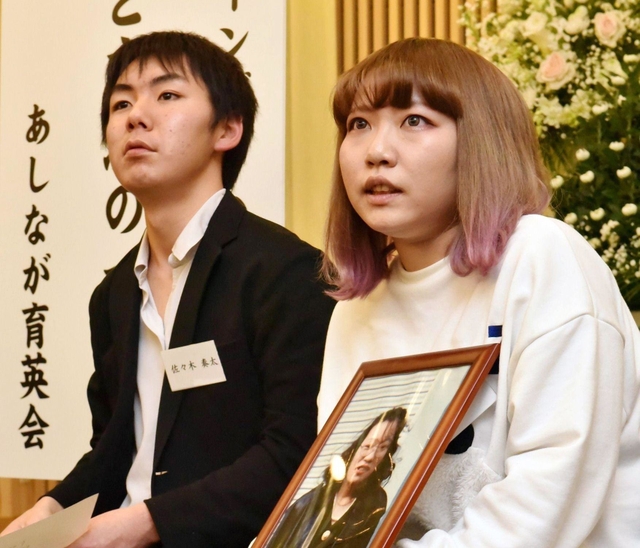 思いを語り合う浦田楓香さんと佐々木奏太さん＝１４日午後、神戸レインボーハウス（撮影・笠原次郎）