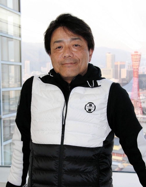 ４年目となるライブに向けて意気込む長江健次さん＝神戸市中央区東川崎町１、神戸新聞社