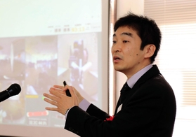 第１２回竸基弘賞を受賞し、講演する千葉工業大学の吉田智章・主席研究員＝神戸市長田区二葉町７）