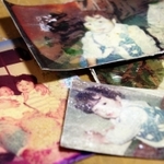 自宅の焼け跡から取り出された写真。上と右下は宏亮ちゃん。左端の写真では、幼い柴田大輔さん（右）と宏亮ちゃん（左）が父親に並んで抱っこされている