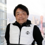 ４年目となるライブに向けて意気込む長江健次さん＝神戸市中央区東川崎町１、神戸新聞社