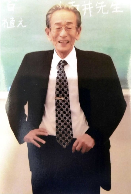 「人は１人では生きていけない」と生徒によく話していたという小林発巳さん（荒木彩代子さん提供）