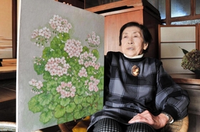 「いつも一緒に絵を描いた」。夫仁志さんとの思い出を語る裏井幸子さん＝淡路市久野々