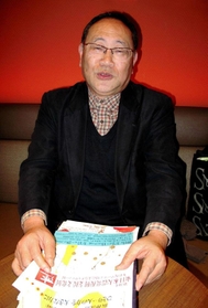 阪神・淡路大震災から２３年を振り返る小坂学さん＝姫路市内